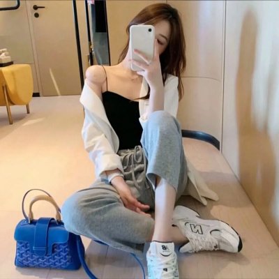 黑影窥窗